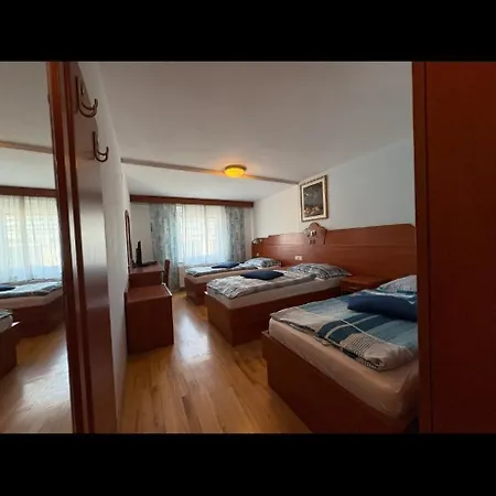 Mijosek فندق مبيت وإفطار روغاسكا سْلاتِنا